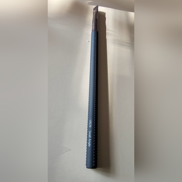 LARUCE BEAUTY  3 Pc Makeup Brush Set Kabuki, Highlighter & Small Angle Brush - Picture 6 of 8